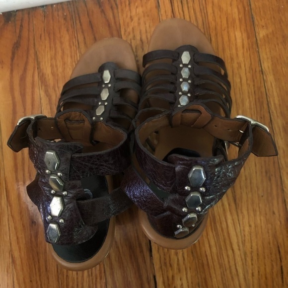 Calleen Cordero designed handmade sandals. - Picture 4 of 6